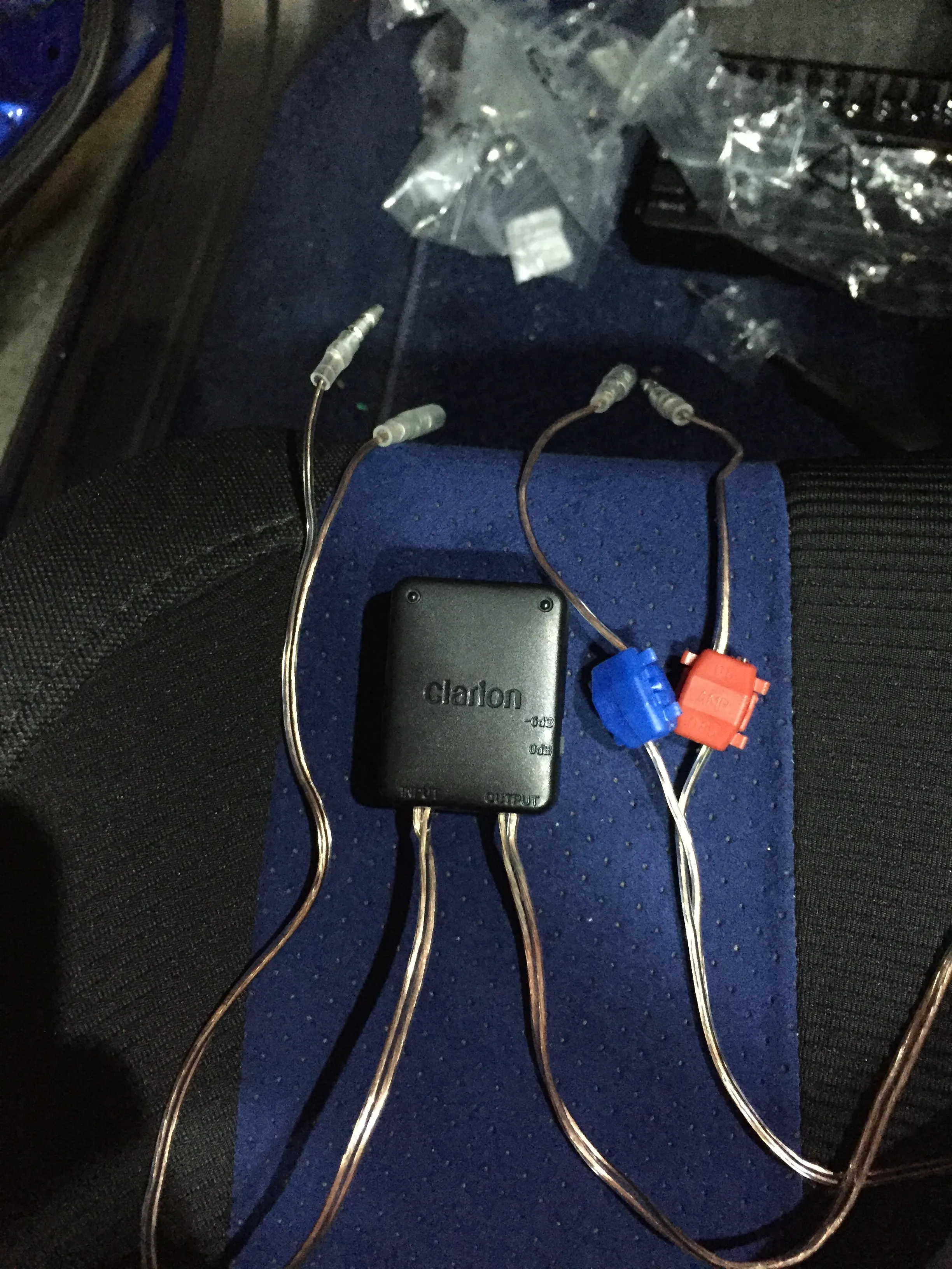 ハイパスフィルターの付属ケーブルが長かったのでカットして調節。