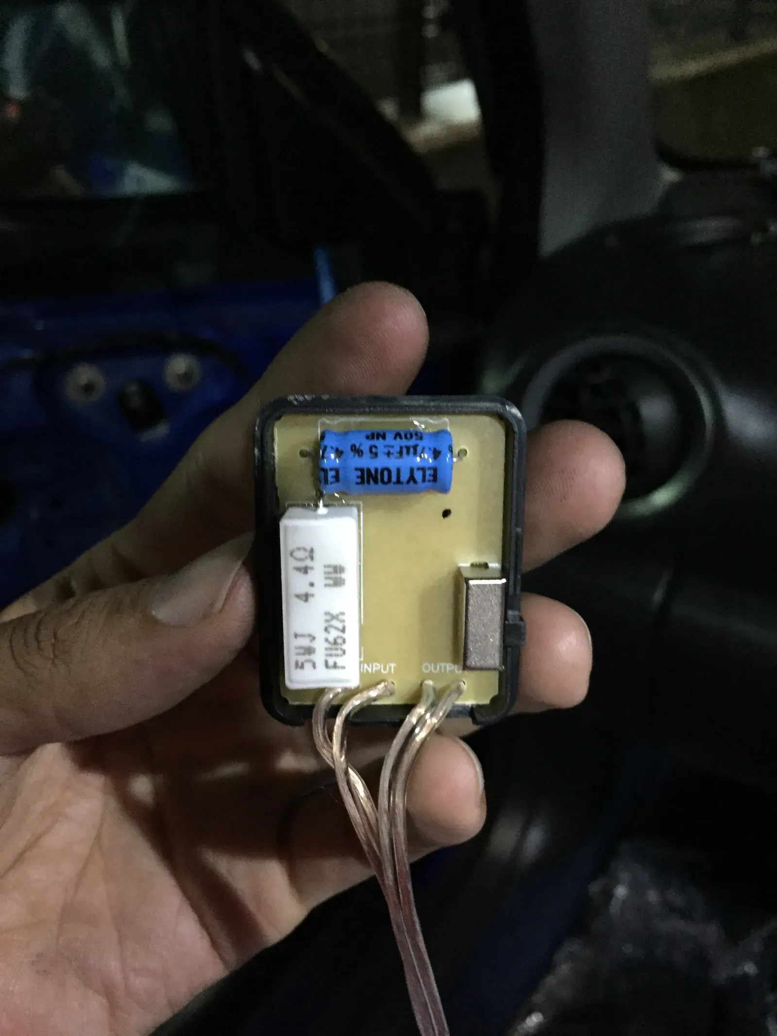 ハイパスフィルター通すのが面倒だったので、着けなくても良いかな−？とおもって、一応中身が何かを見てみる。高周波だけ取り出すっぽい。必要なので着けよう。
