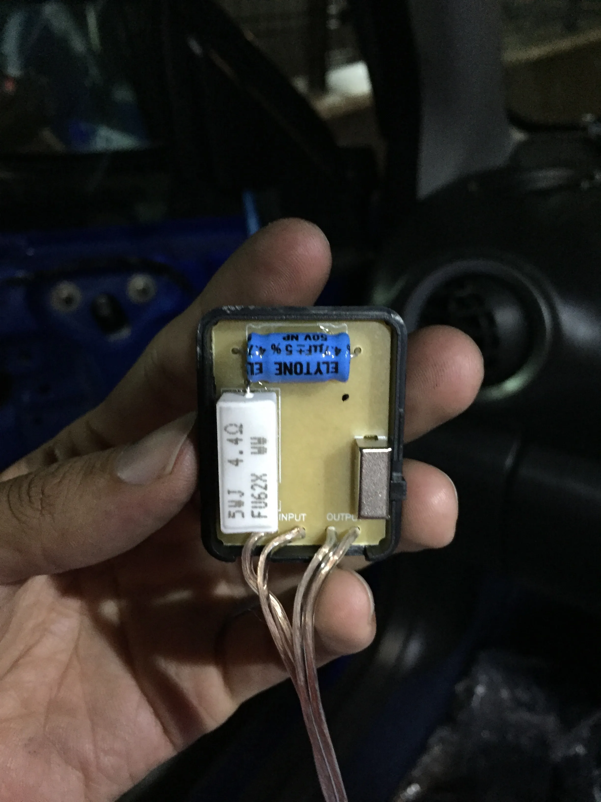 ハイパスフィルター通すのが面倒だったので、着けなくても良いかな−？とおもって、一応中身が何かを見てみる。高周波だけ取り出すっぽい。必要なので着けよう。