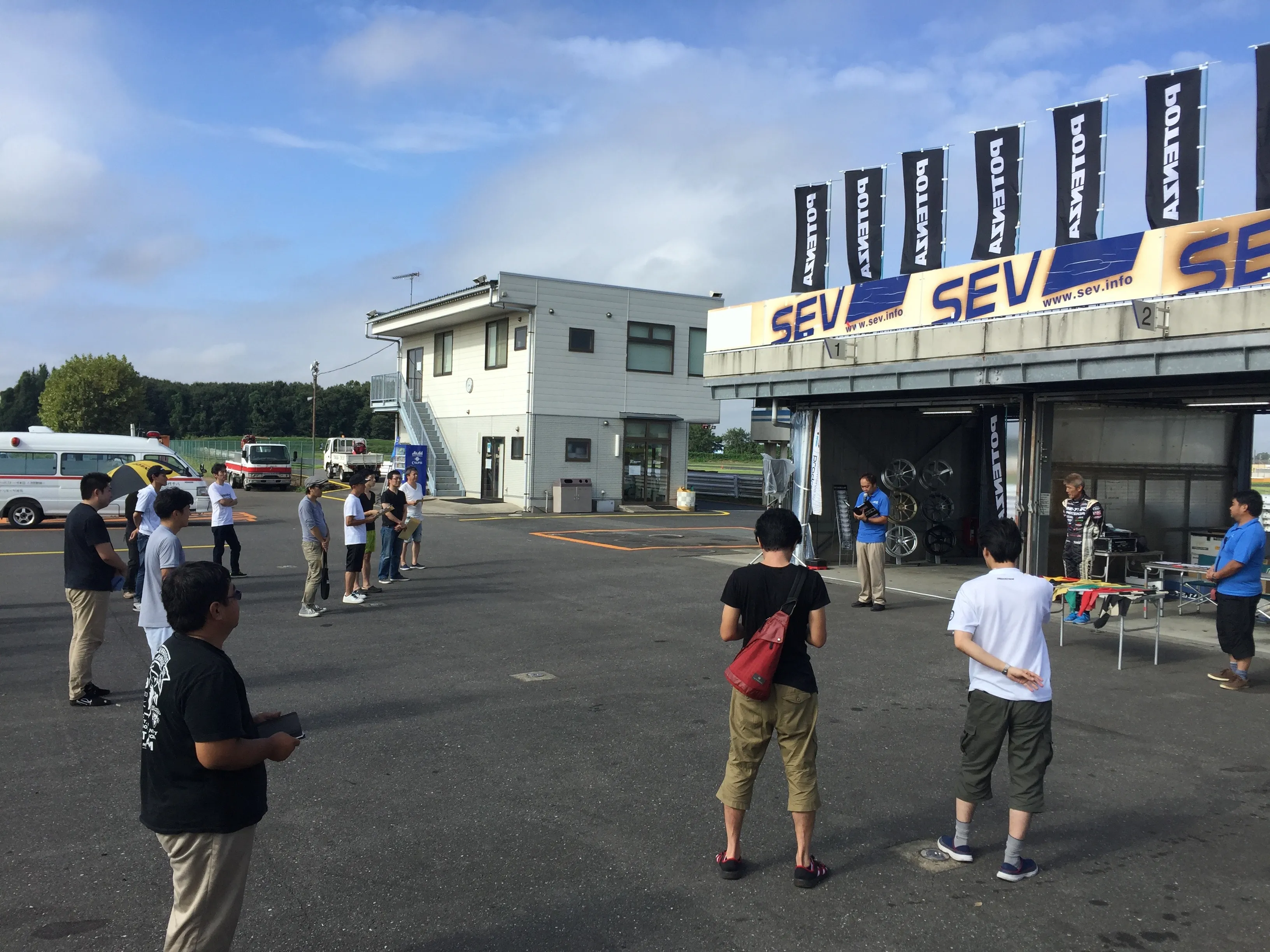 ドライバーズミーティング