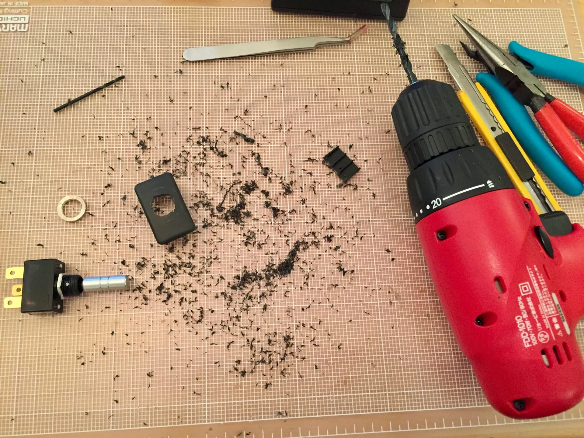 スイッチ用穴開け